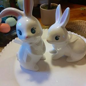 Set of two white bunnies